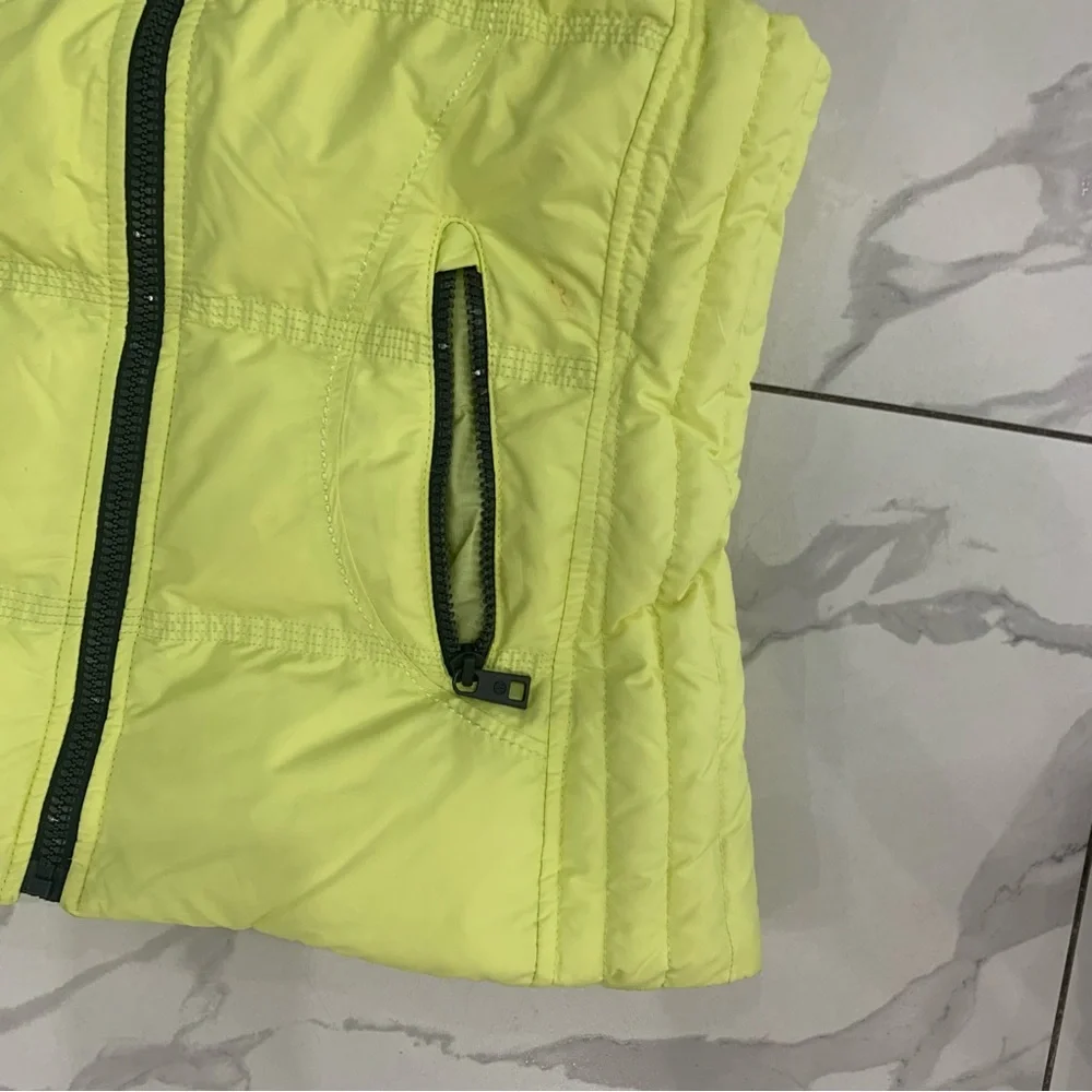 LULULEMON Peace Of Mind Vest Women Sz 6 Bright Yellow Fill Goose Down reversible